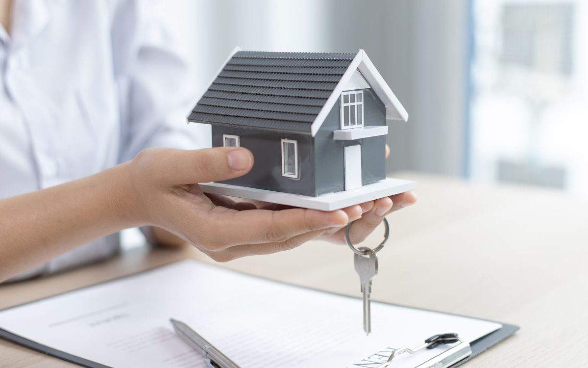 How to Become an Estate Agent