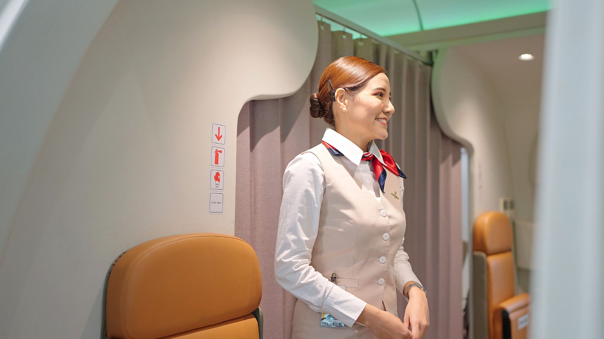 How to Become a Flight Attendant