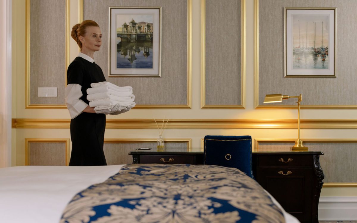 How to Become a Housekeeper