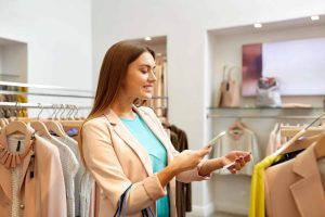 How to Become a Personal Shopper