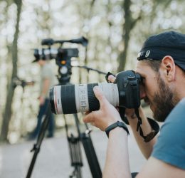 How to Become a Wedding Photographer