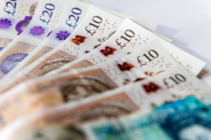 salary of a holiday rep