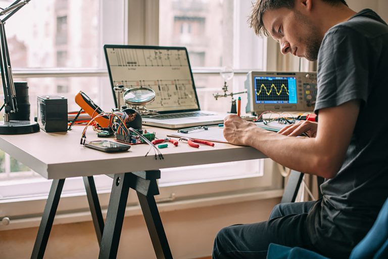How to Become an Engineering Technician