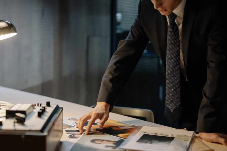 How to Become a Private Investigator f