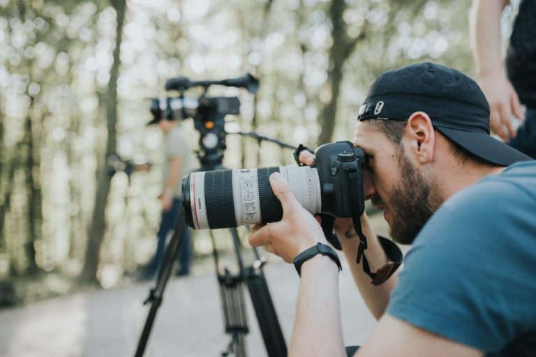 How to Become a Wedding Photographer f