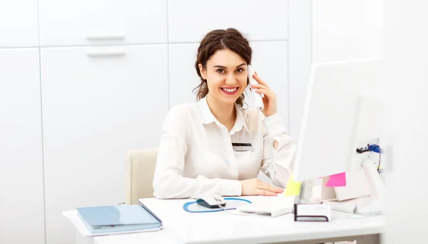 how to become a medical secretary